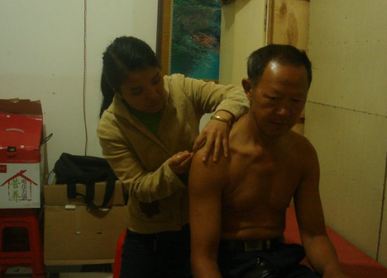 民间中医，往往行走在合法与非法边缘，随时面临查处